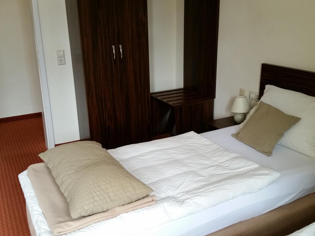 Linde Restaurant & Hotel Nussloch Ngoại thất bức ảnh